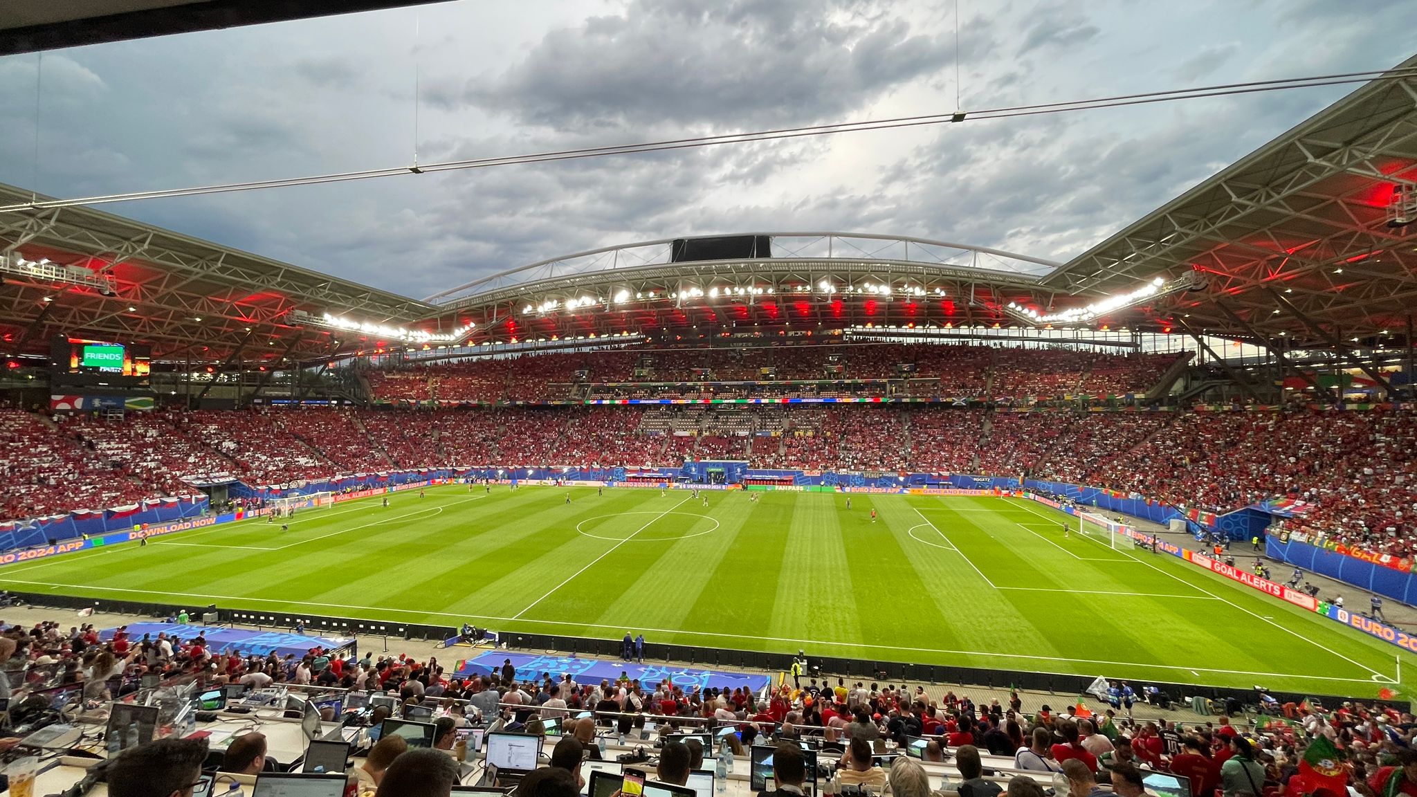 Stadionul Leipzig, cu o capacitate de 42.000 de locuri, a început să se umple. Foto: GOLAZO.RO