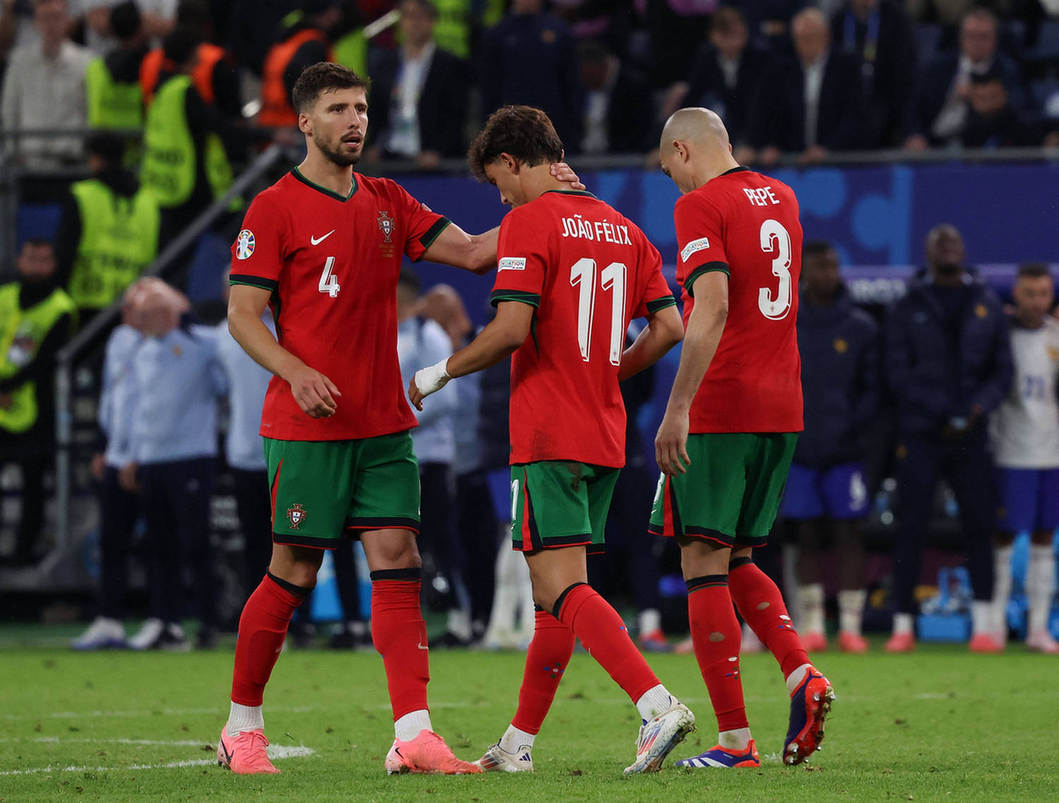 Joao Felix, consolat de Ruben Dias și de Pepe / Foto: Imago