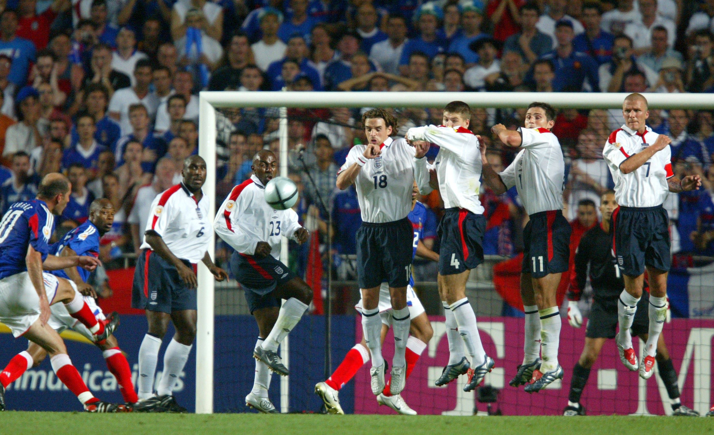 Golul lui Zidane la Franța - Anglia 2-1, în grupele Euro 2004 Foto: Imago