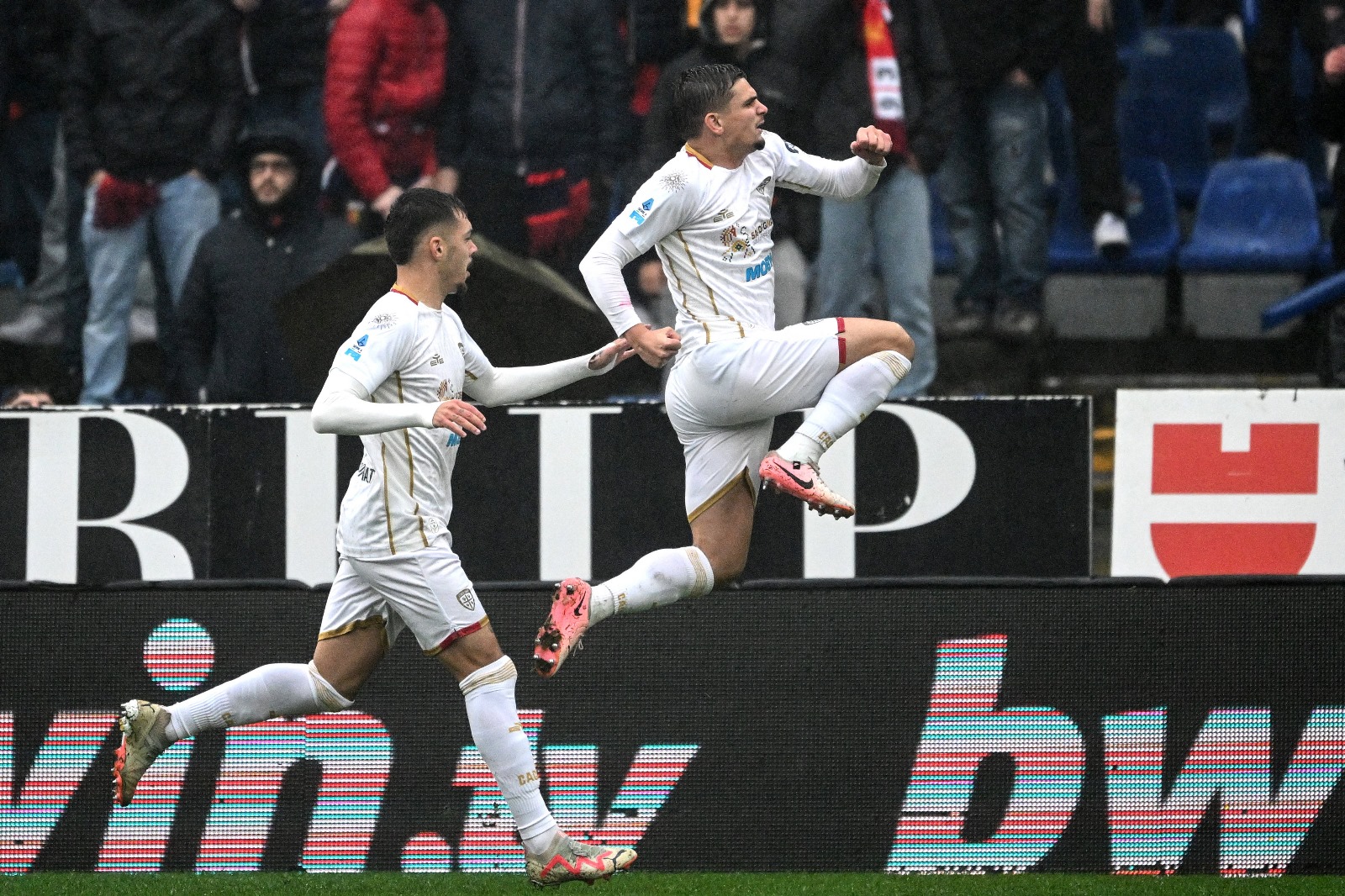 Bucuria lui Răzvan Marin după golul de la Genoa - Cagliari 2-2