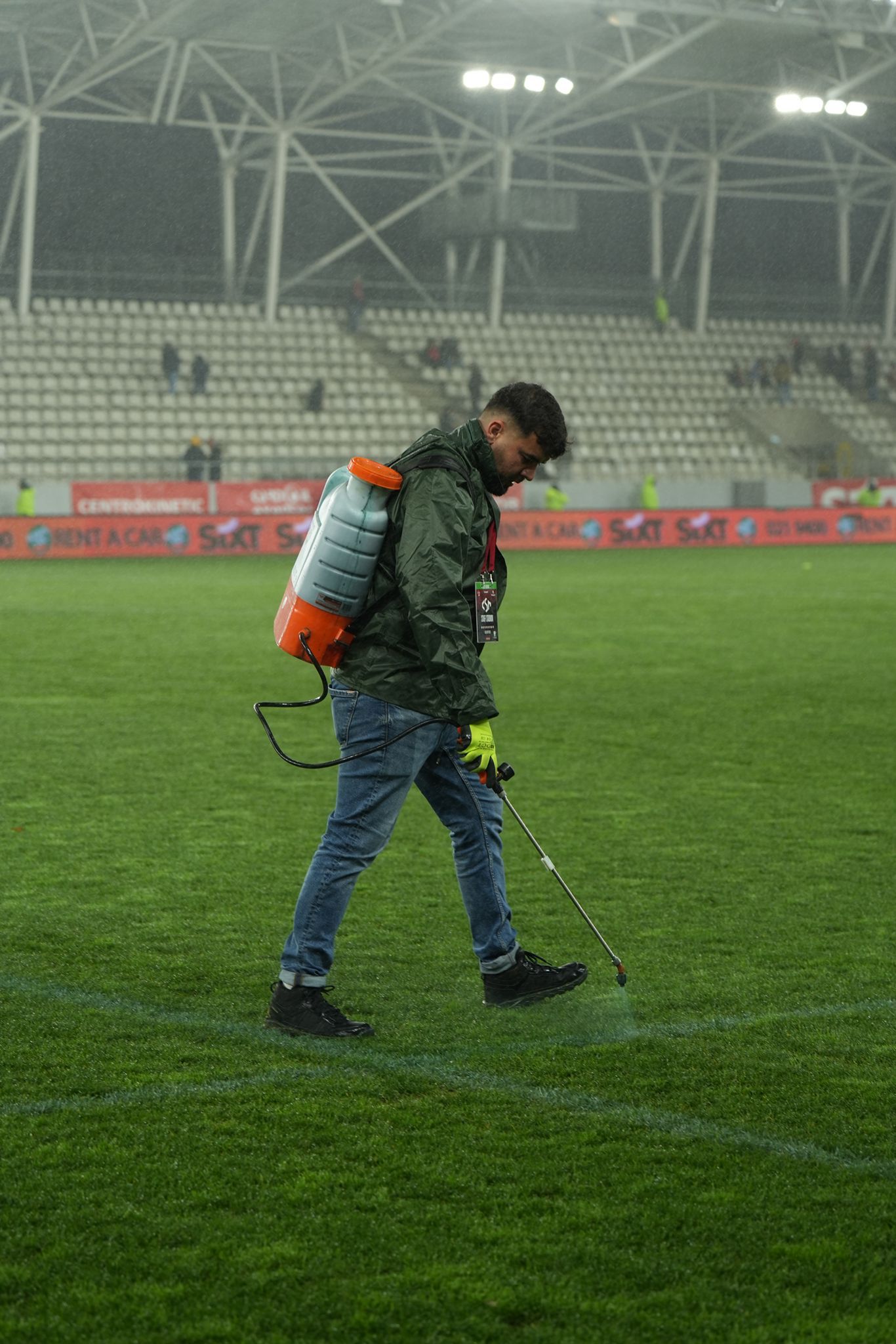 Dinamo - Sepsi 1-1  „Câinii” au ratat șansa de a urca pe prima poziție.  Sivis , „gropar” la ultima fază