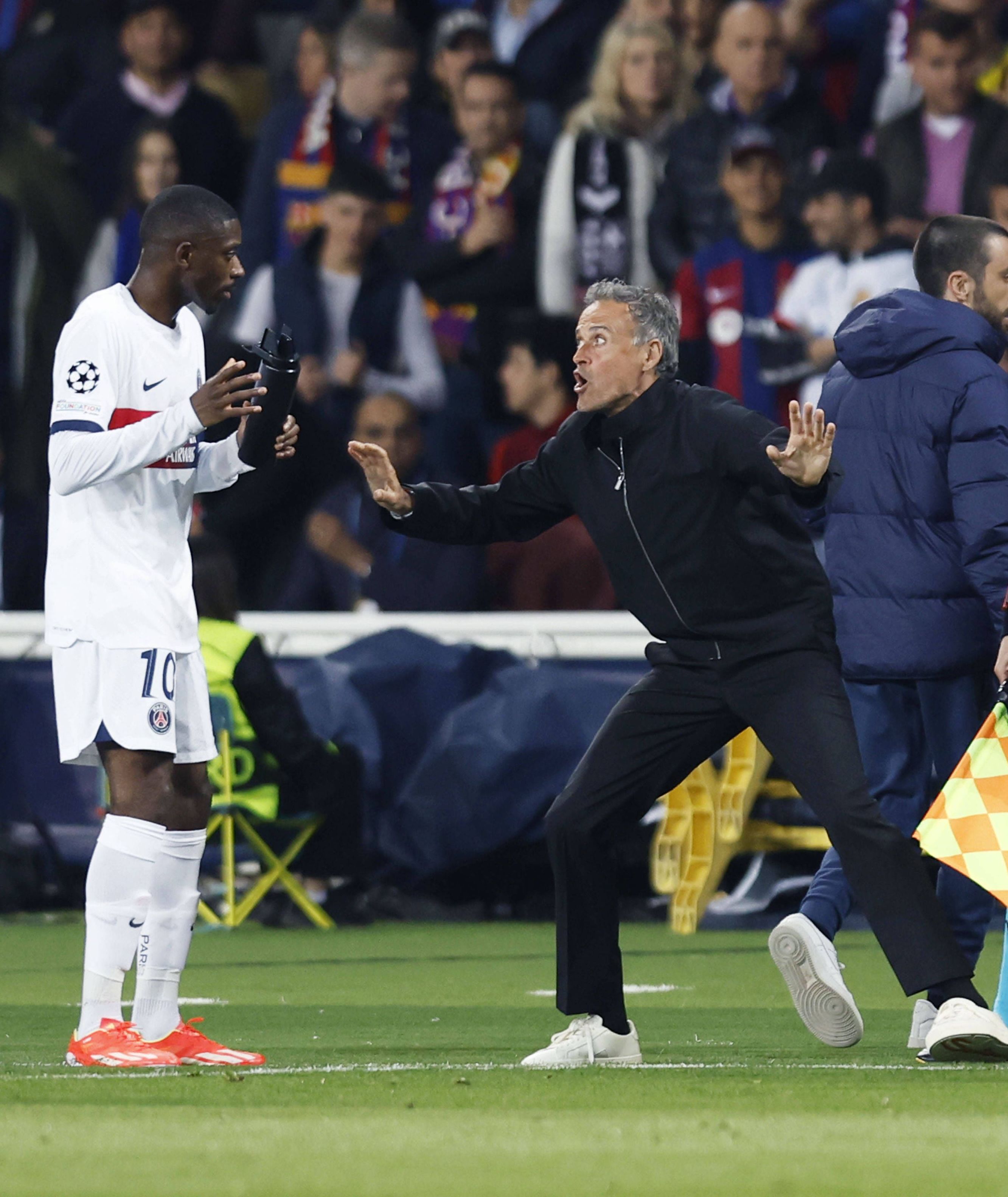 Dembele pare că nu înțelege ce îi cere Luis Enrique Foto: Imago