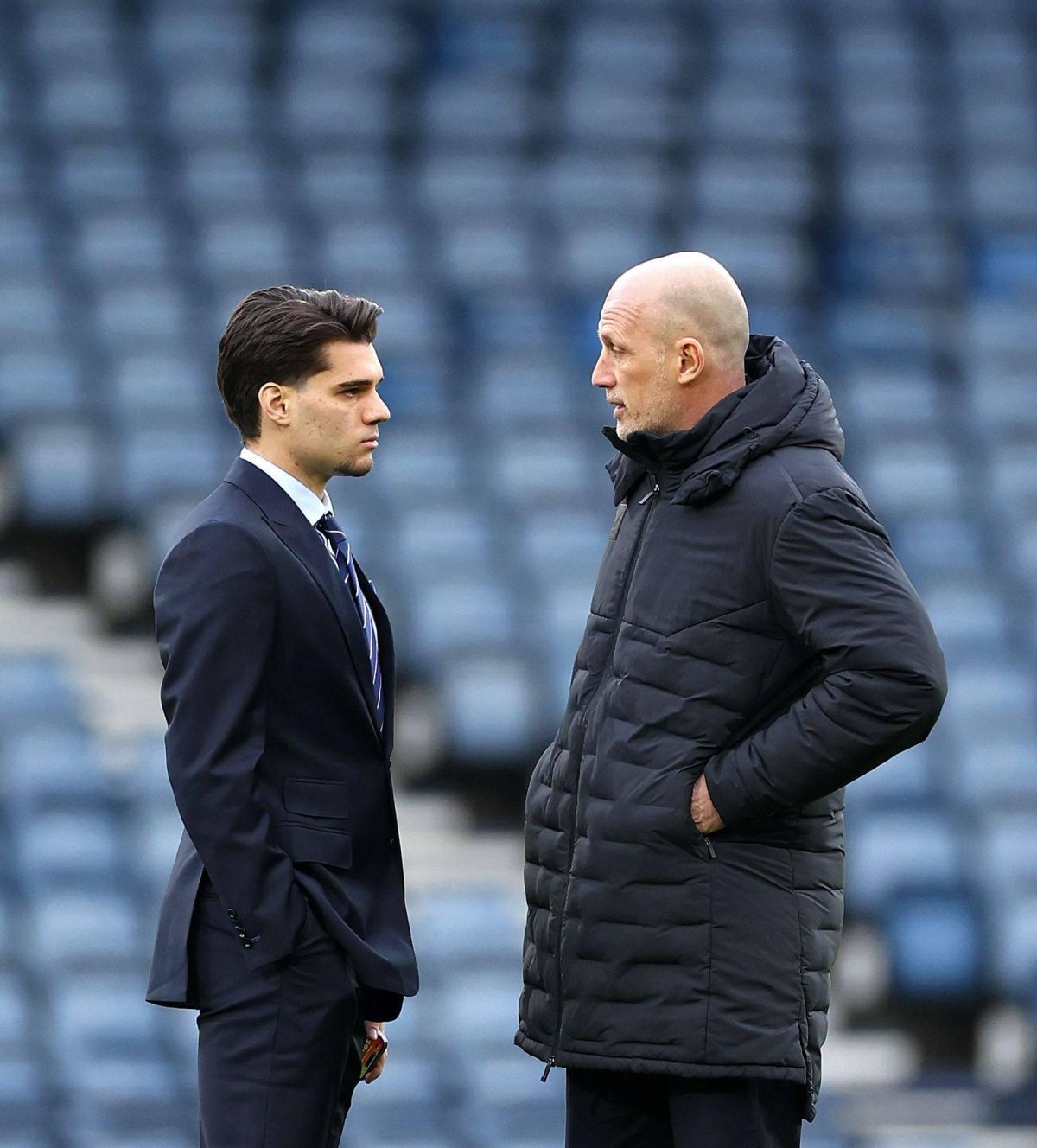 Ultima discuție a lui Hagi cu managerul Clement, pe Hampden Park Foto: Imago