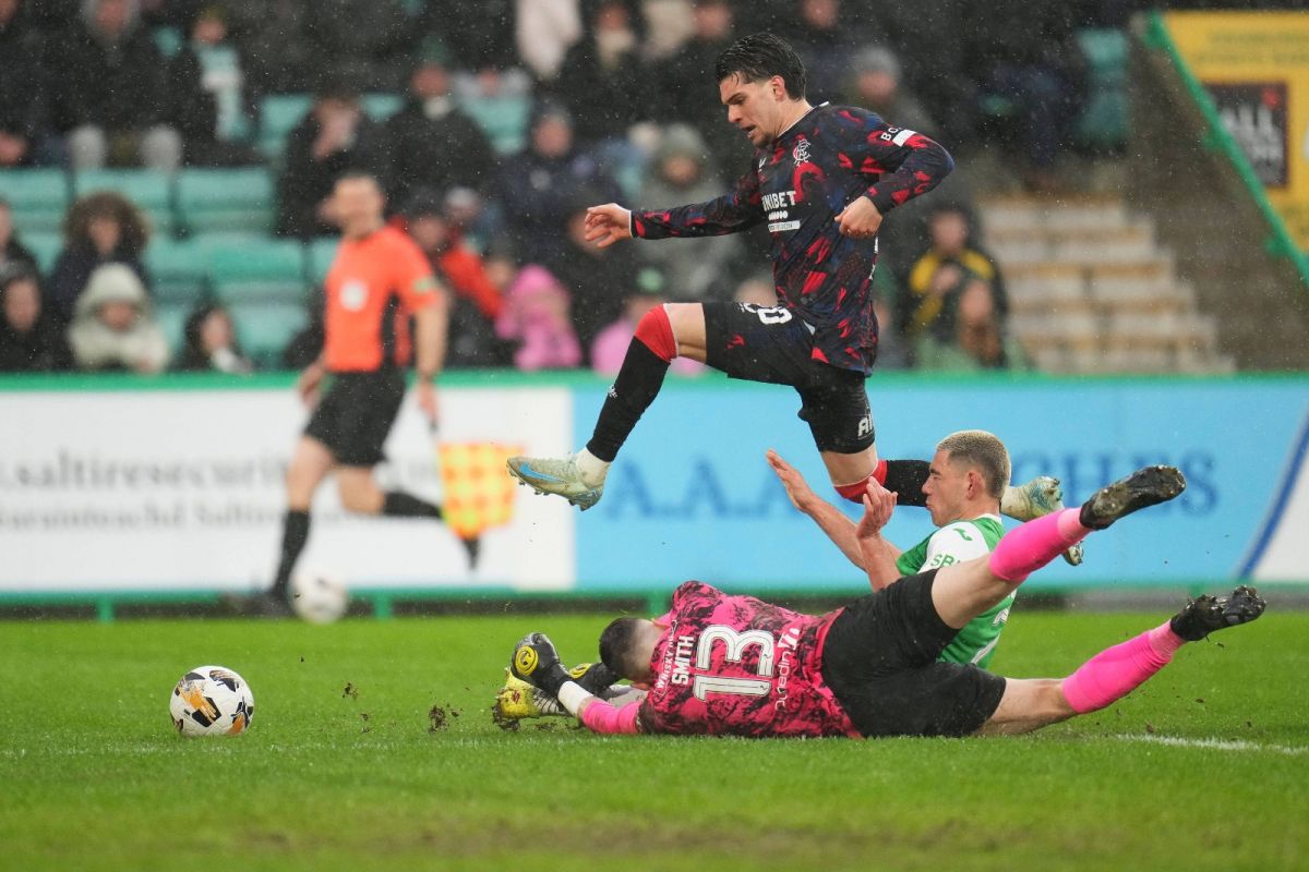 Ianis Hagi a plutit peste adversari la 3-3 cu Hibernian Foto: Imago